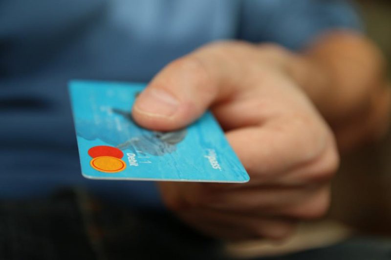 Czym się kierować przy wyborze karty kredytowej?